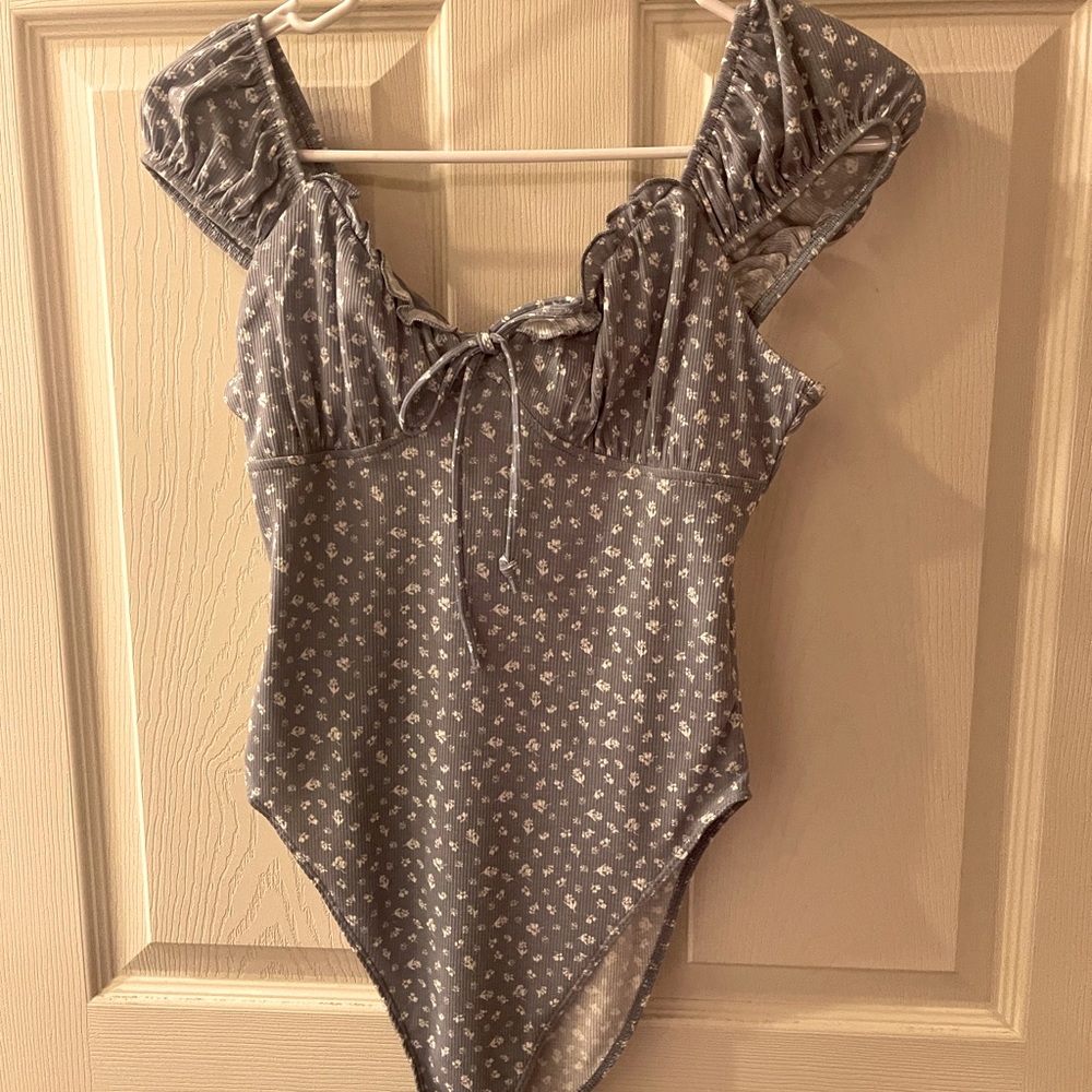 Wild Fable size S floral body suit - never worn! Smoke free home
